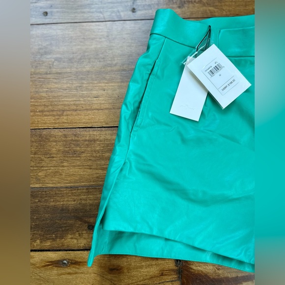 💥SALE New $168 💥 7 for all Mankind Tailored Slouch Short Sz 30 Vegan Leather - Picture 5 of 10